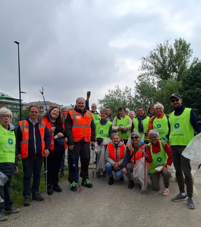 Torrion Quartara più pulita: raccolti 250 kg di rifiuti grazie a Novara Green e Assa