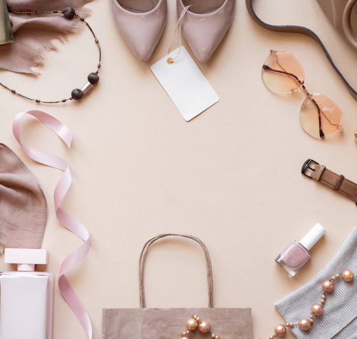 Vestiti e accessori personalizzati: il successo dei cappellini personalizzati con logo