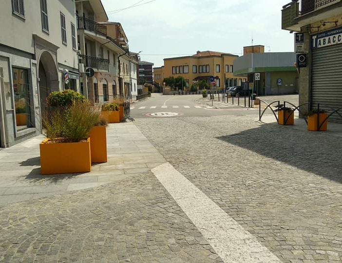 Cameri, modificata la posizione delle fioriere di via Cairoli e via Novara