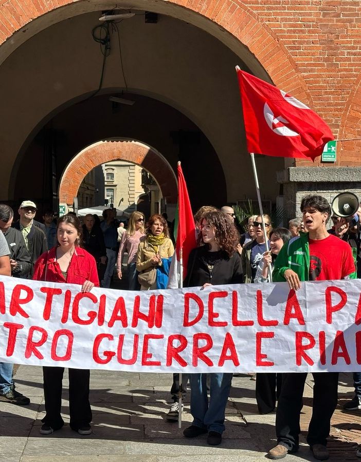 25 aprile a Novara: contestazioni contro il consigliere provinciale di FdI Mauro Gigantino FOTO