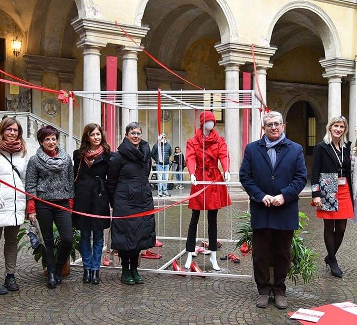 Inaugurata al quadriportico dell’Ospedale Maggiore l’installazione ‘Non sei sola’