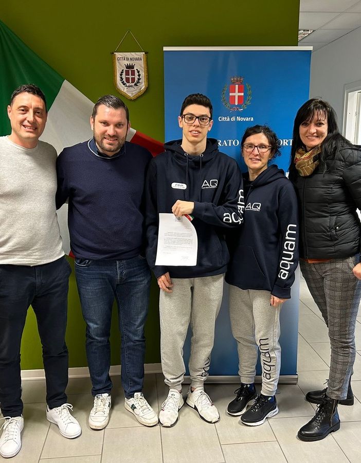 Nuoto paralimpico, Alessandro Carfora premiato dall'assessore allo sport di Novara