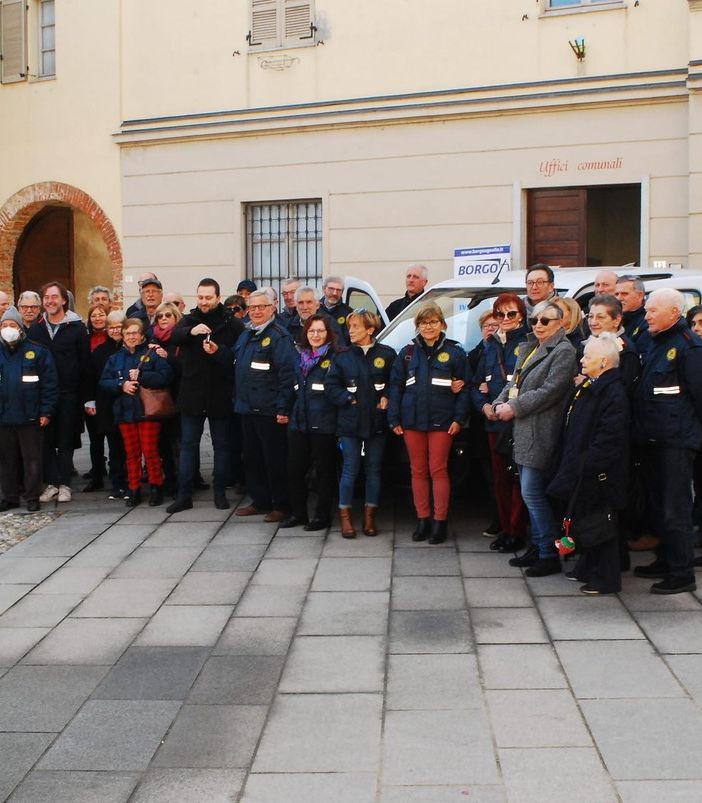 L'Associazione Volontariato Bellinzago inaugura un nuovo automezzo elettrico per servizi indispensabili