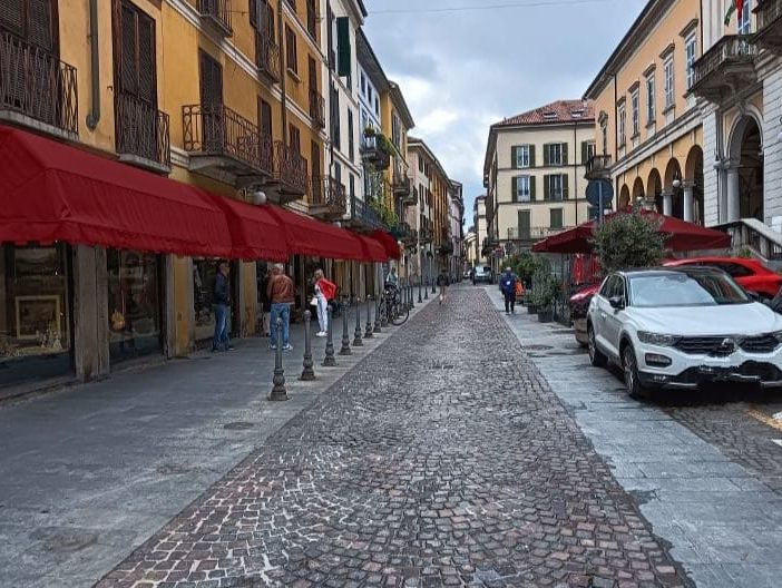 Foto da Facebook: Distretto urbano del commercio Novara
