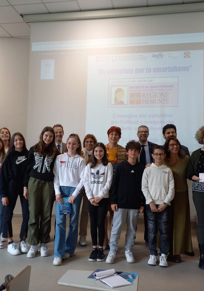 Consegnati i patentini dello smartphone agli studenti di Novara