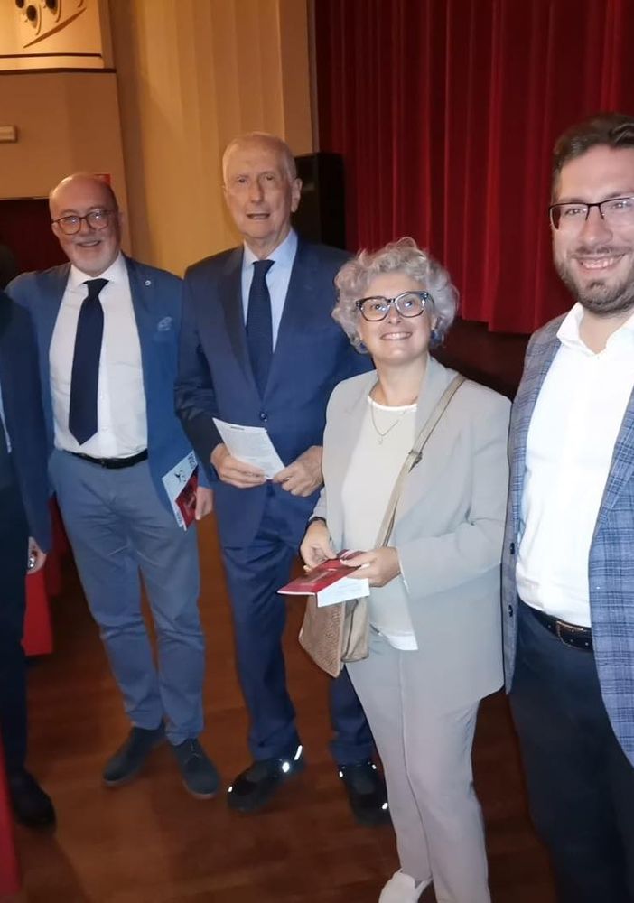 Il consigliere delegato all'istruzione Andrea Crivelli elogia la performance del liceo Carlo Alberto
