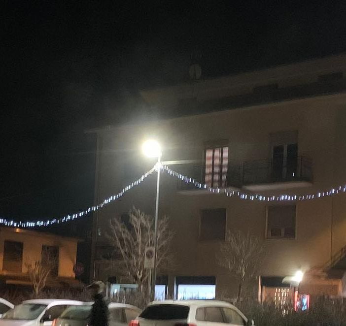 Varallo Pombia: montate le le luminarie natalizie