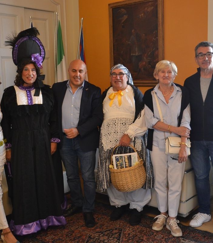 La visita della Sciora Togna e della Carulena al mercato