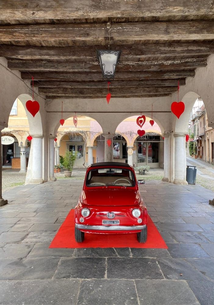 &quot;OrtAmore&quot; conquista il cuore di Orta San Giulio: Un'iniziativa che celebra il fascino del borgo lacustre
