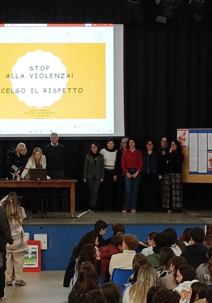 Sensibilizzazione sulla violenza di genere: incontro al Liceo Galileo Galilei di Borgomanero
