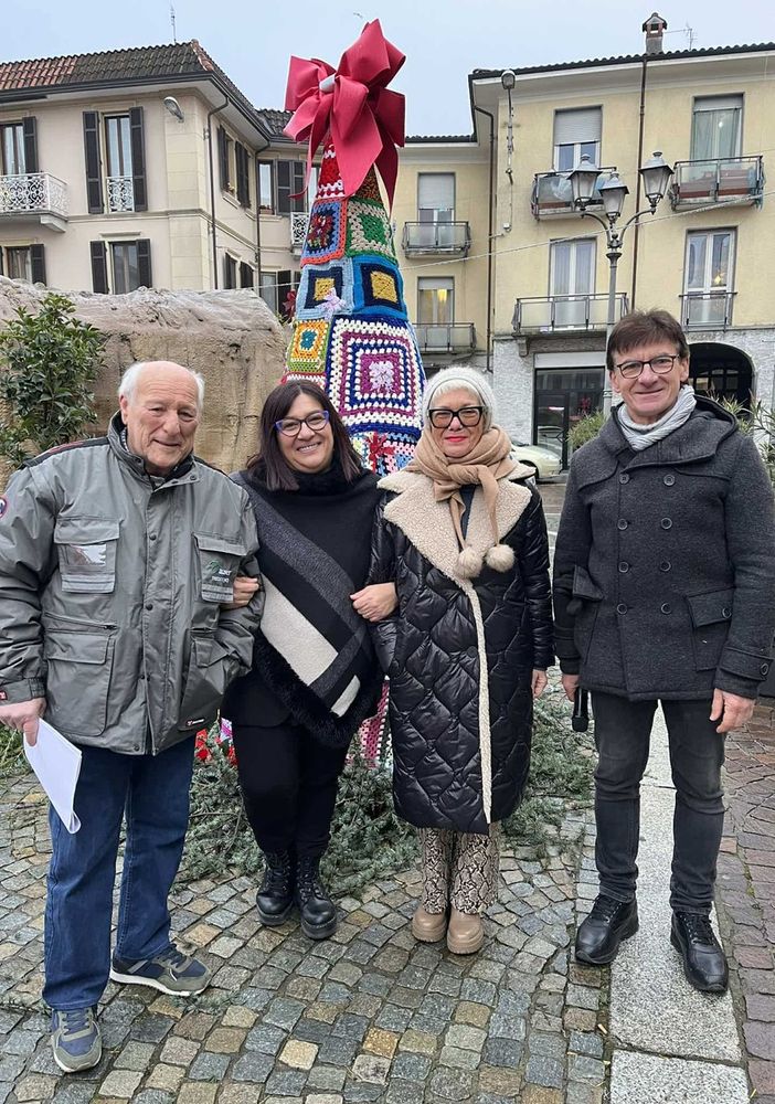 Acceso l’albero del cuore a Trecate: un inno alla solidarietà