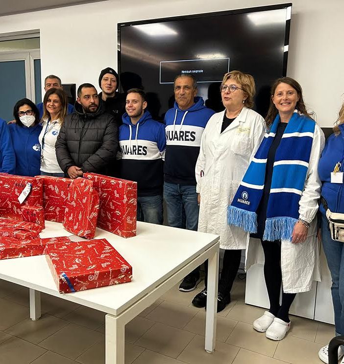 Il gesto di solidarietà dei tifosi del Novara Calcio: doni per i piccoli ricoverati in Pediatria