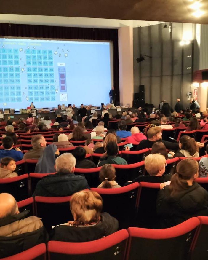 Grande partecipazione alla Tombolata di Epifania: oltre 250 partecipanti al Teatro Silvio Pellico