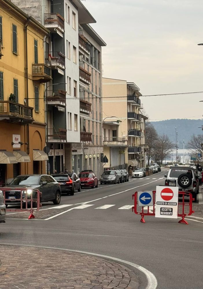 Successo per la nuova viabilità domenicale ad Arona: il progetto funziona