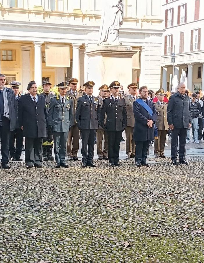 Le celebrazioni per il 164° anniversario dell'Unità d'Italia a Novara: un omaggio ai caduti e alla storia nazionale