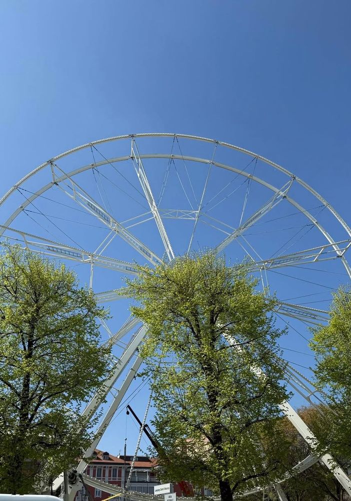 Torna la Ruota panoramica ai giardini di Arona