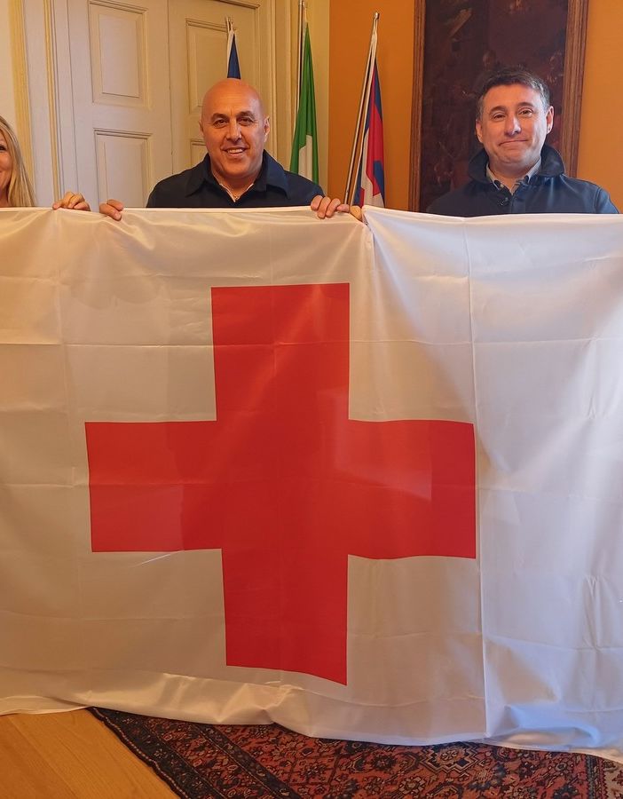 Borgomanero si tinge di rosso per la Giornata Mondiale della Croce Rossa e attende “Piccole mani per la vita”