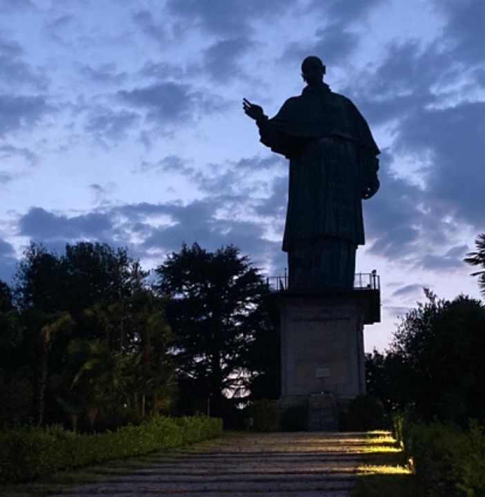 San Carlone: aperture serali e concerto omaggio a De André