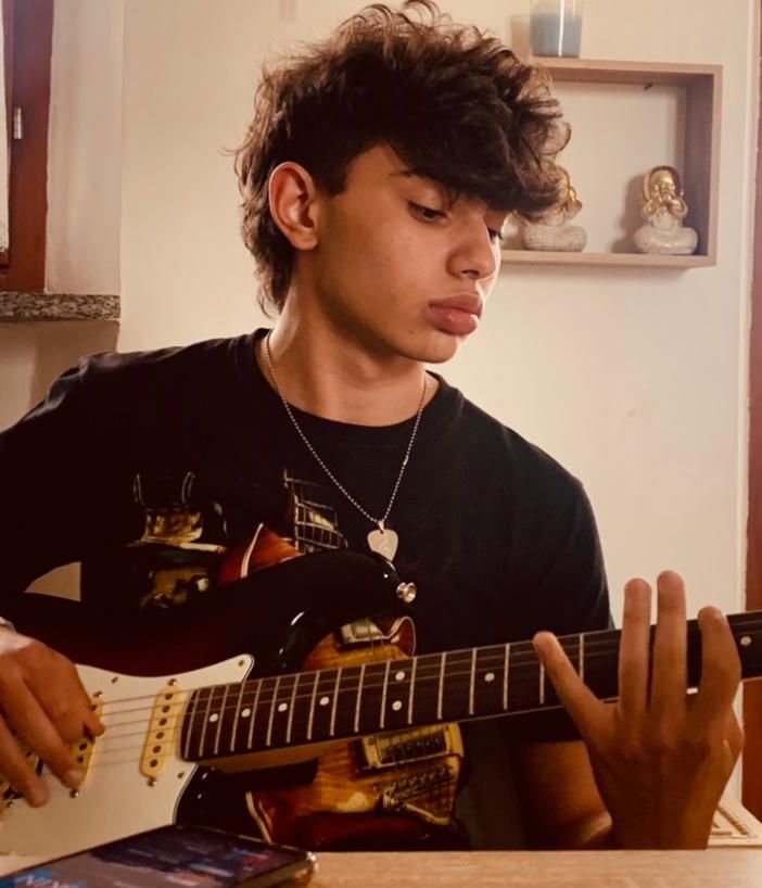Alessandro Dragonetti in finale al Tour Music Fest 2024: il chitarrista novarese sfida l’Europa per un posto nella finalissima