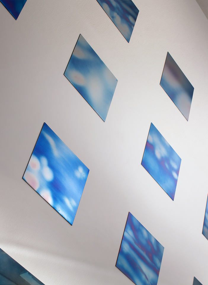 “Infinito blu”: arte, simbolo e introspezione per i vent’anni di Asilo Bianco