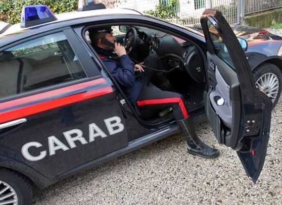 Entra in ospedale e dà in escandescenza, arrestato
