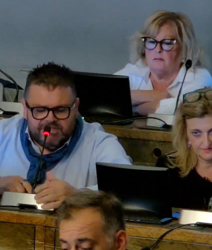 Tensione in consiglio comunale per la mozione che condannava l'attentato di Hamas