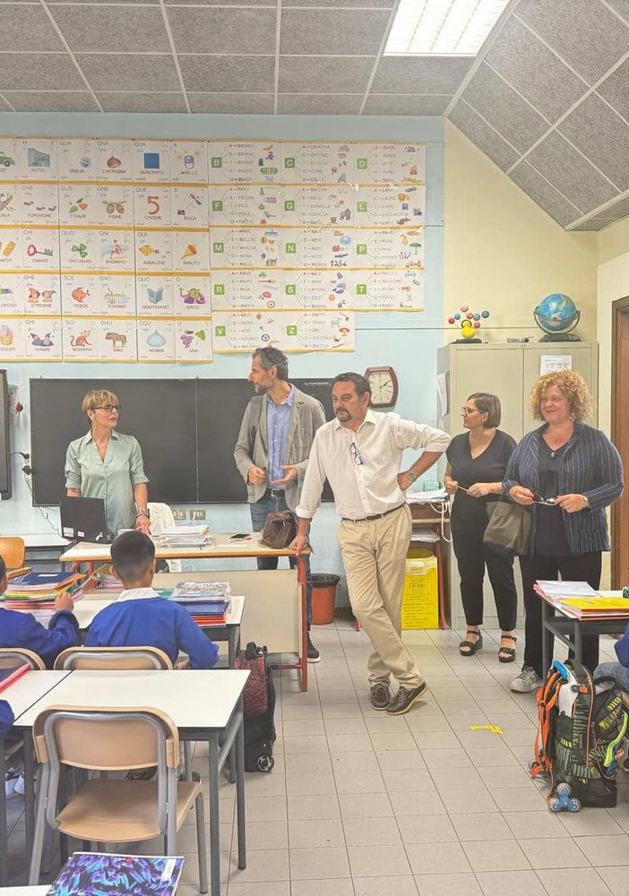 Canelli e Negri visitano le scuole nel giorno di riapertura