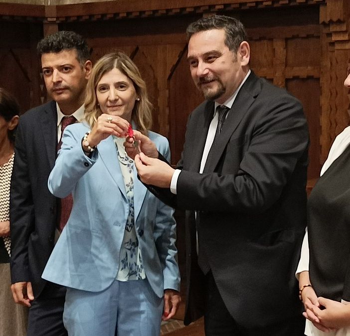 Il Sindaco Alessandro Canelli riceve le chiavi di un immobile confiscato