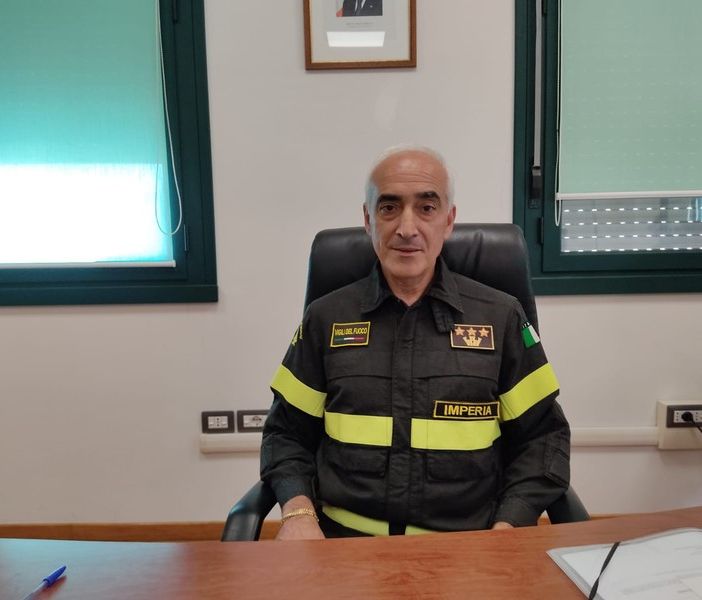 Il comandante provinciale dei Vigili del Fuoco saluta cittadini e collaboratori