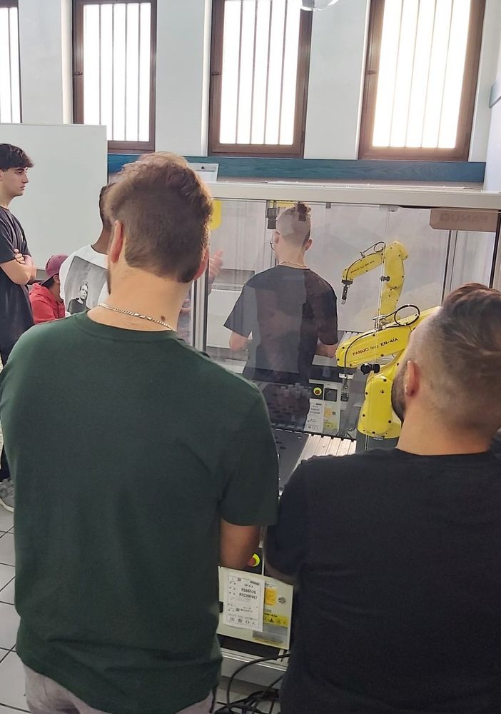 Avviati i corsi per l’utilizzo di robot e operatori di macchine a controllo numerico