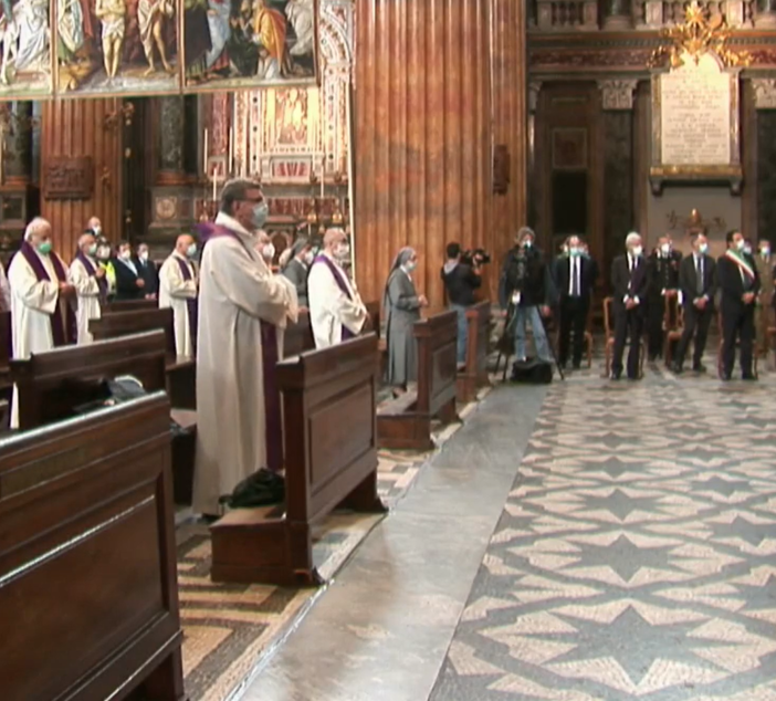 Commozione in Duomo a Novara per l'ultimo saluto al Cardinale Corti