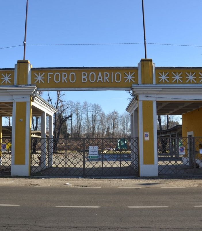 Borgomanero, al via i lavori di restauro al Foro Boario: messe in sicurezza le pensiline storiche FOTO
