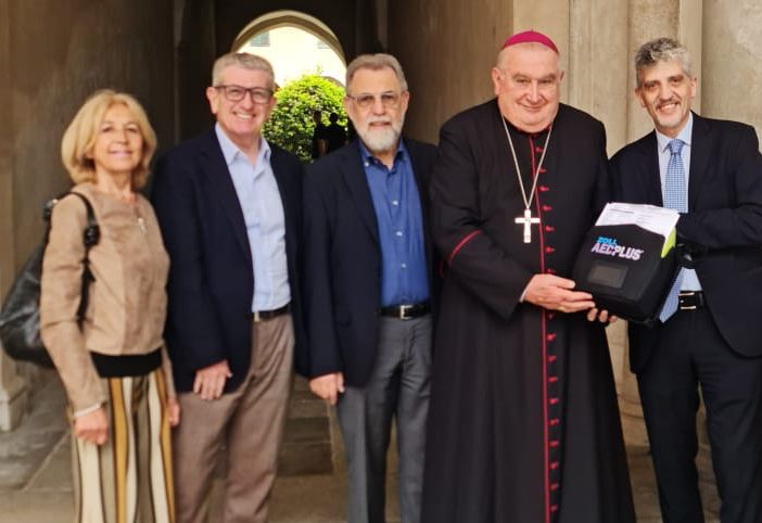 Il Maggiore della Carità dona un defibrillatore alla Cattedrale di Novara
