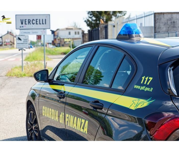 Dal Nord Ovest. Maschere e articoli di carnevale, maxi sequestro della Finanza