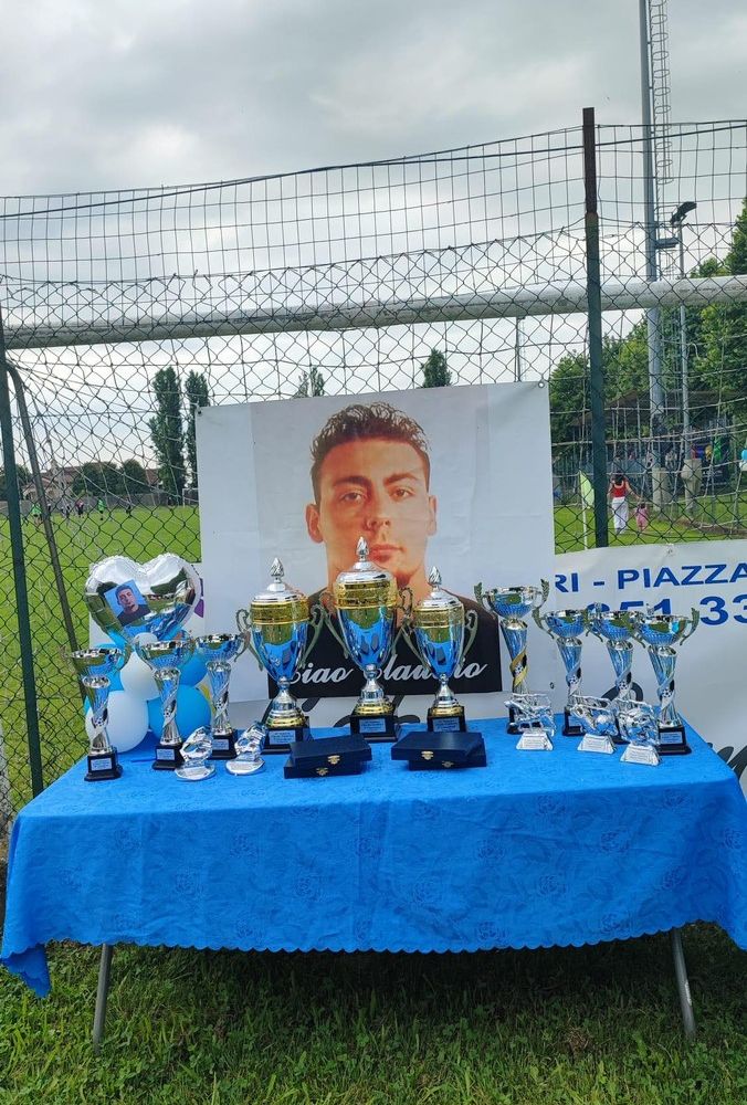 L’a.c. “Idoli” vincitrice della ventesima edizione del memorial calcistico “Claudio Fenderico”