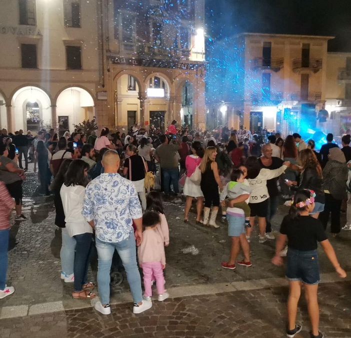 La piazza si è animata nonostante il meteo avverso