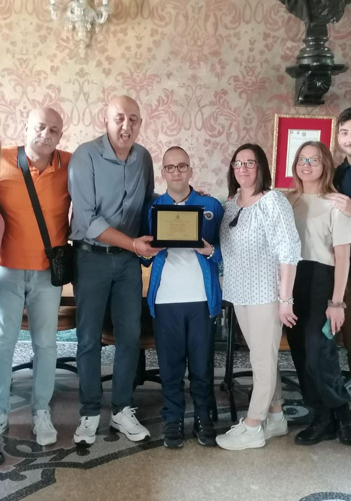 Riconoscimento per Giovanni Gallo,  medaglia d’oro e d’argento  ai campionati italiani di nuoto paralimpico
