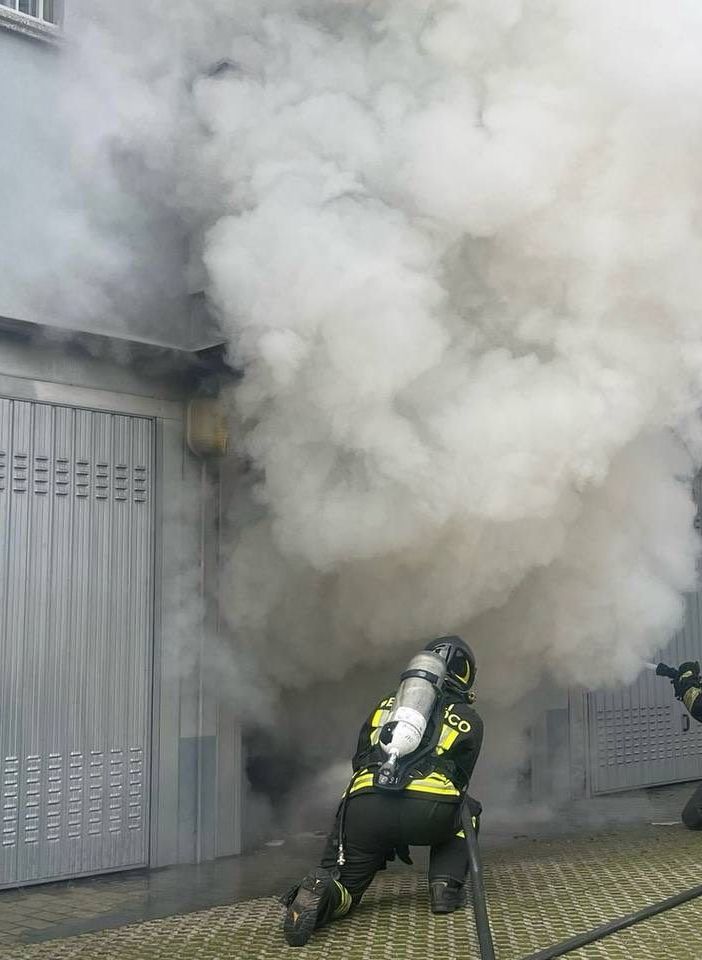 Incendio in un garage a Trecate