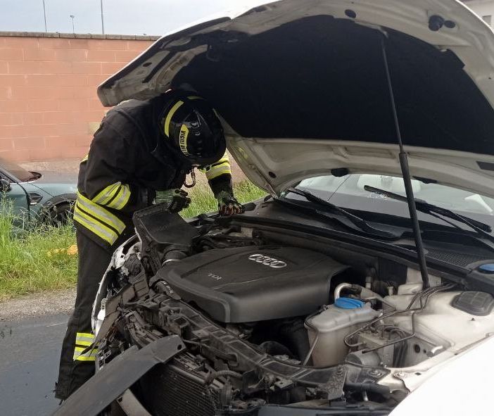 Incidente stradale a Trecate, coinvolte due auto