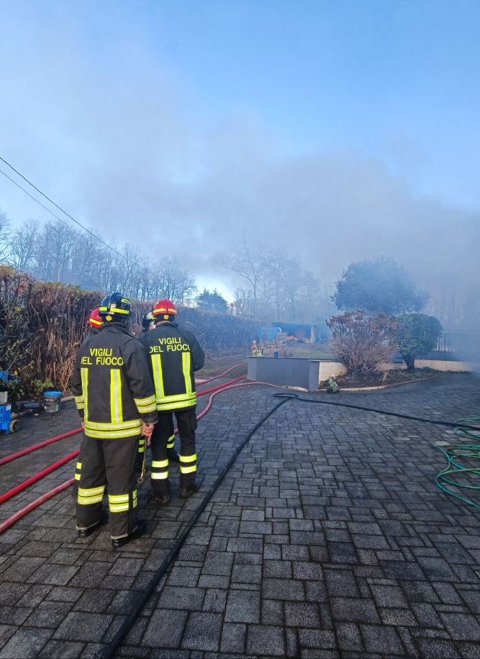 Incendio in uno scantinato ad Agrate Conturbia: villetta parzialmente inagibile FOTO