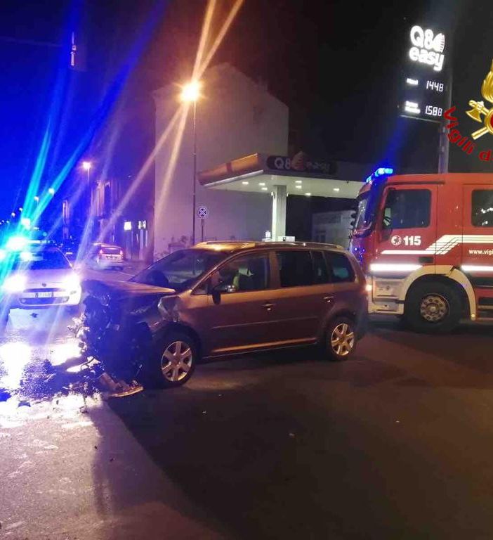 Scontro in corso Trieste, un ferito