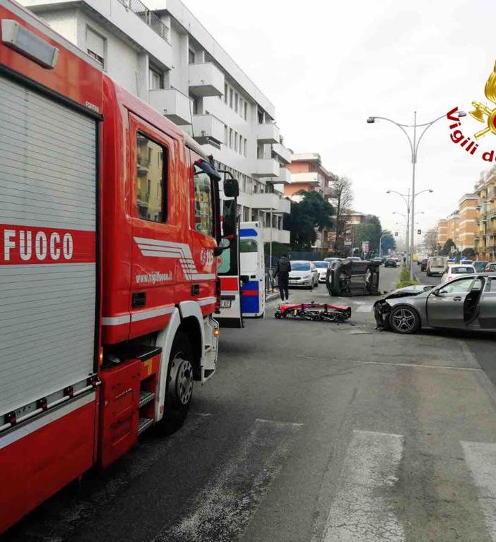 Incidente in via Galilei, fa discutere la sicurezza della strada