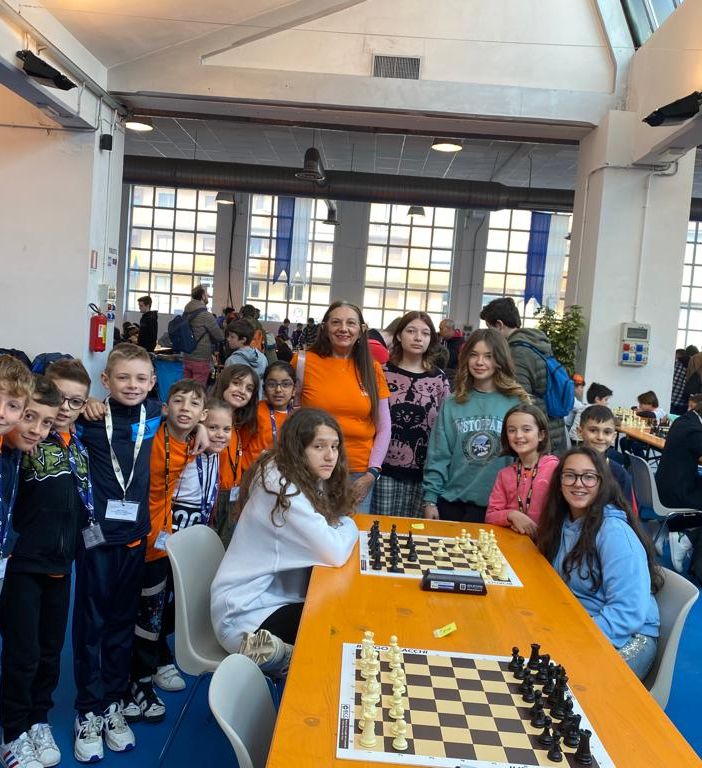 Campionati Studenteschi di scacchi 2023: Cameri campione regionale nel torneo femminile delle scuole medie
