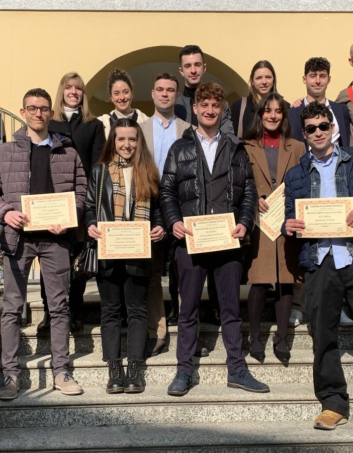 Premiati i giovani laureati a Oleggio Castello