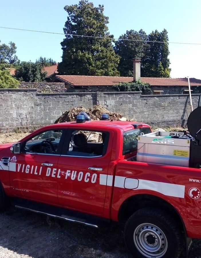 Incidente sul lavoro a Lesa, operaio cade in uno scavo per la costruzione di una fossa biologica