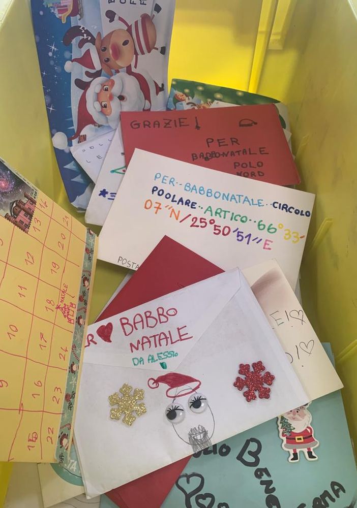 Poste Italiane prende in consegna le letterine di Babbo Natale