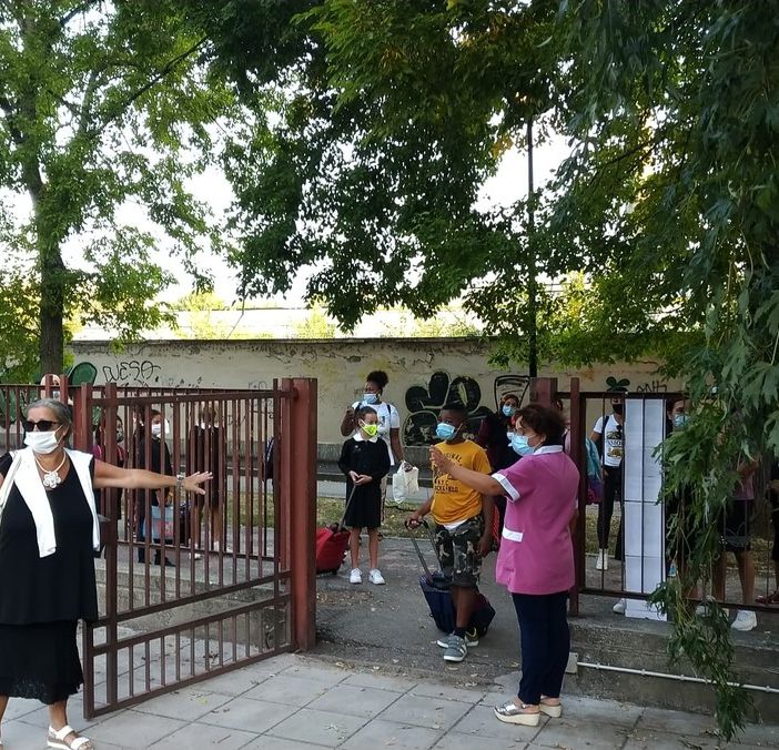 Scuola: il primo giorno a Novara nella scuola di frontiera nel quartiere degli immigrati