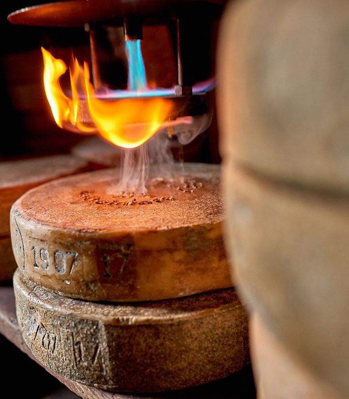 Val Formazza: è iniziata il 3 settembre la marchiatura del formaggio Bettelmatt