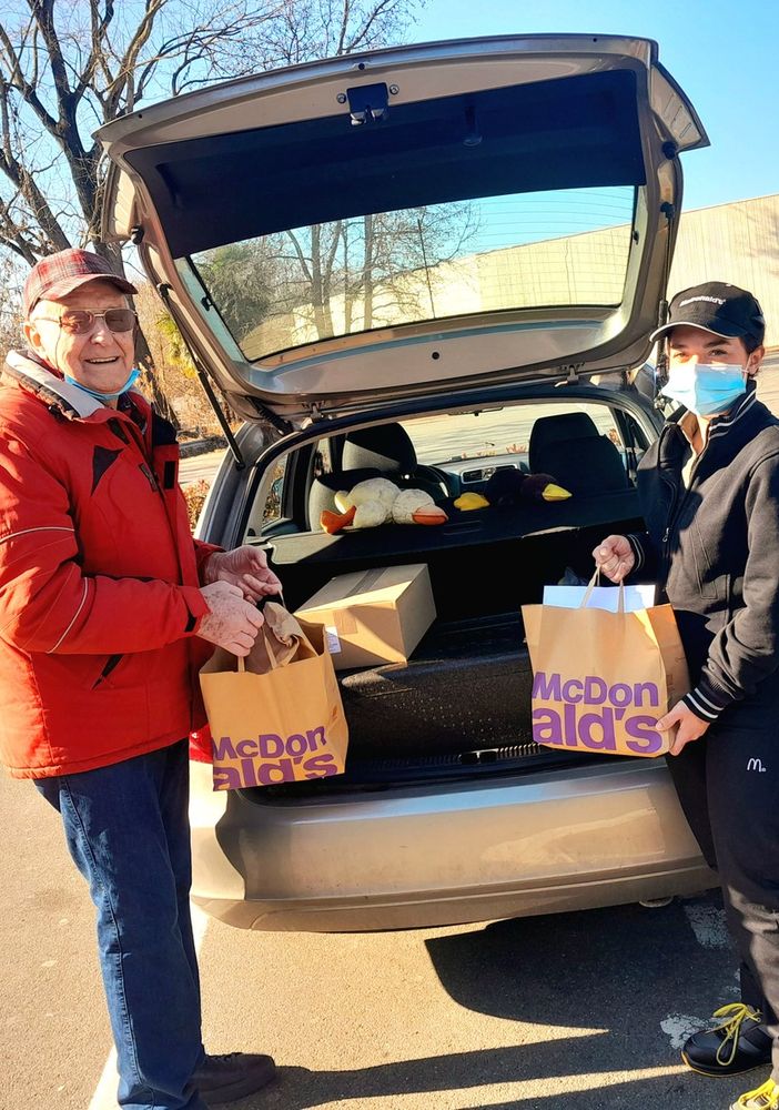 Nella provincia di Novara McDonald’s e Fondazione Ronald McDonald donano 160 pasti caldi a settimana, insieme a Banco Alimentare del Piemonte