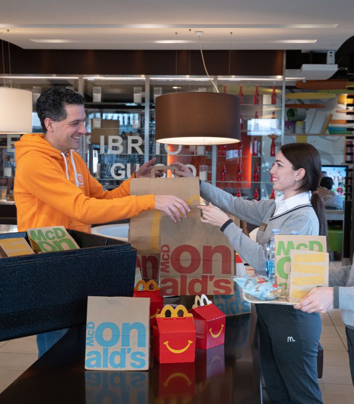 “Sempre aperti a donare” arriva a Novara: McDonald’s e Banco Alimentare insieme per chi è in difficoltà